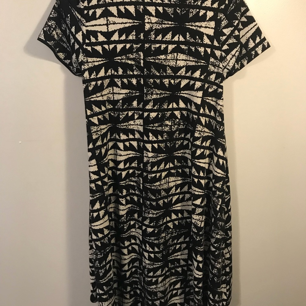 LulaRoe XS Carly black creme dress